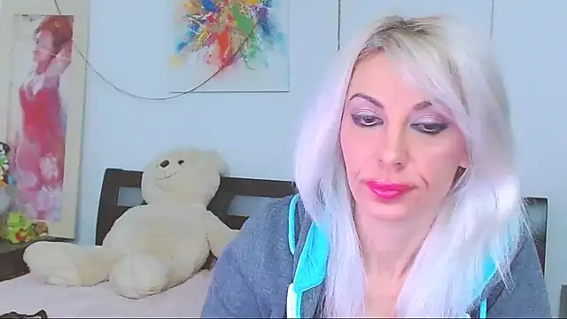 HoneyLara online show from January 13, 2026, 10:48 pm