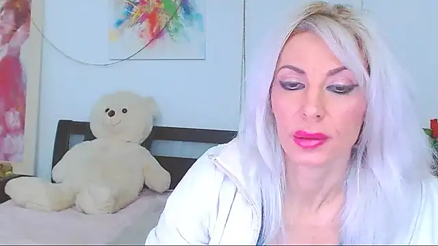 HoneyLara online show from February 14, 2026, 7:21 pm