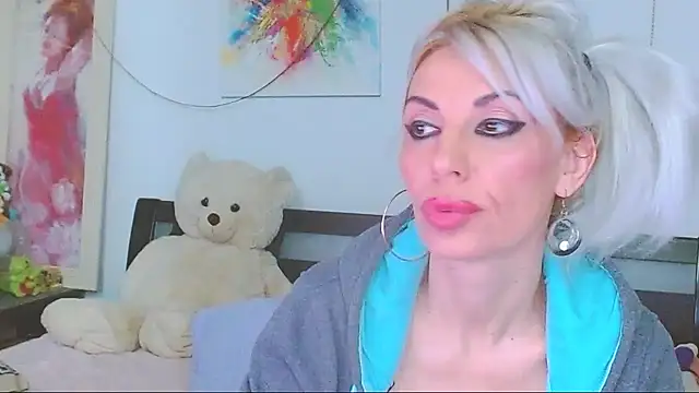 Snapshot of HoneyLara chatting on March 6, 2026, 8:16 pm HoneyLara online show from March 6, 2026, 8:16 pm