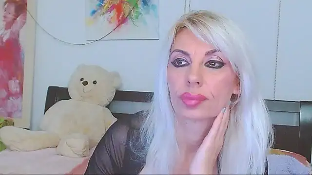 Snapshot of HoneyLara chatting on April 11, 2026, 9:30 pm HoneyLara online show from April 11, 2026, 9:30 pm