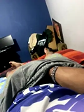 Snapshot of stuard-19 chatting on November 6, 2025, 5:52 am stuard-19 online show from November 6, 2025, 5:52 am