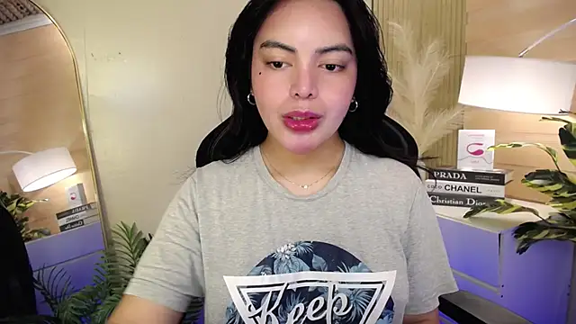 HotstuffCherrySummer online show from January 16, 2025, 6:25 am