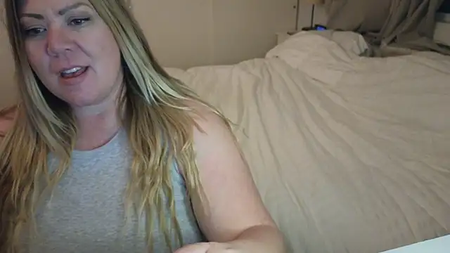 Snapshot of JESS_LOVES chatting on January 14, 2025, 4:15 am JESS LOVES online show from January 14, 2025, 4:15 am