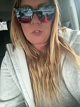 Snapshot of JESS_LOVES chatting on February 1, 2025, 12:51 am JESS LOVES online show from February 1, 2025, 12:51 am