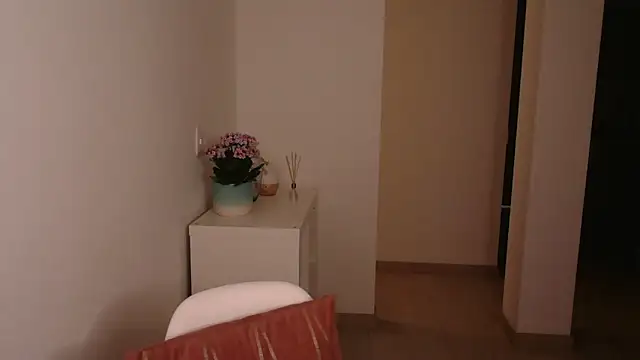 Snapshot of dark_enchantress_ chatting on December 22, 2024, 4:39 am dark enchantress online show from December 22, 2024, 4:39 am