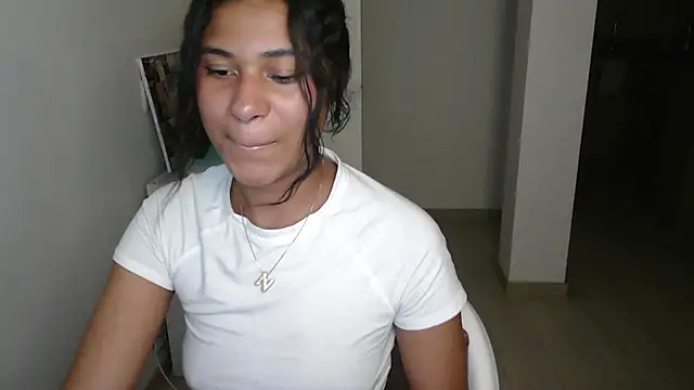 Snapshot of dark_enchantress_ chatting on January 15, 2025, 4:25 am dark enchantress online show from January 15, 2025, 4:25 am