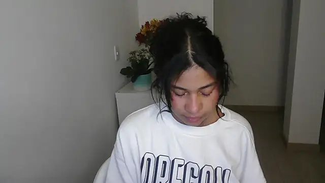 Snapshot of dark_enchantress_ chatting on January 21, 2025, 12:04 am dark enchantress online show from January 21, 2025, 12:04 am