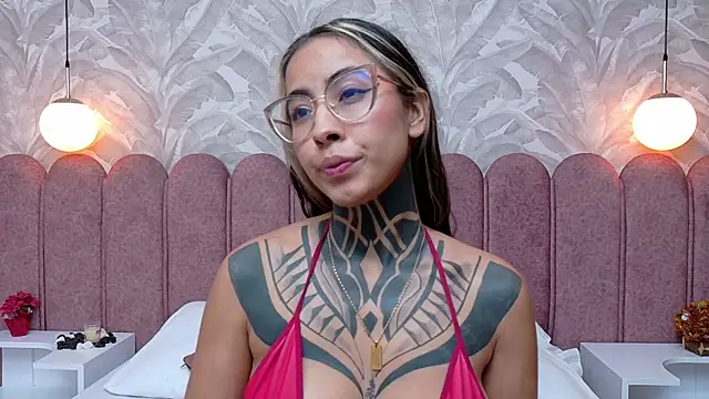 Snapshot of NicoleBlum chatting on February 7, 2025, 4:46 pm NicoleBlum online show from February 7, 2025, 4:46 pm