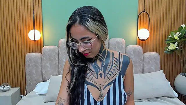 Snapshot of NicoleBlum chatting on February 21, 2025, 5:31 pm NicoleBlum online show from February 21, 2025, 5:31 pm