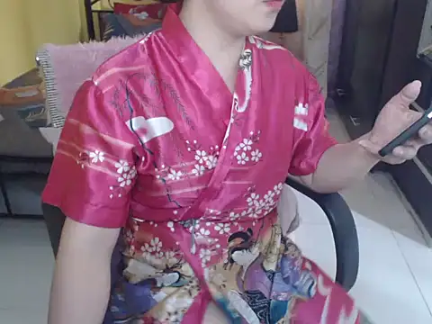 MissFoxylady online show from May 11, 2026, 5:02 am