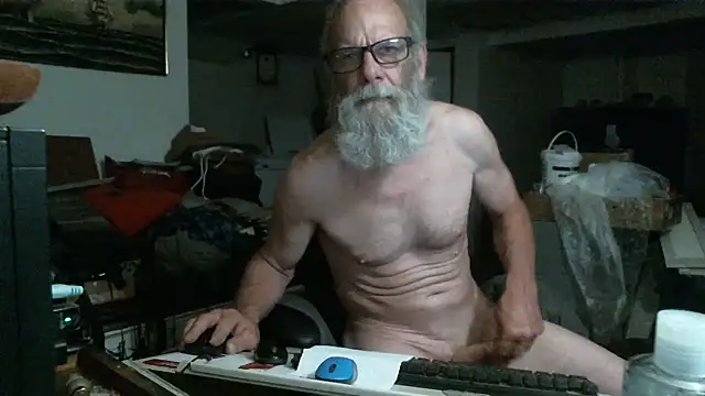 Snapshot of farmboy4yu chatting on July 17, 2026, 4:08 am farmboy4yu online show from July 17, 2026, 4:08 am