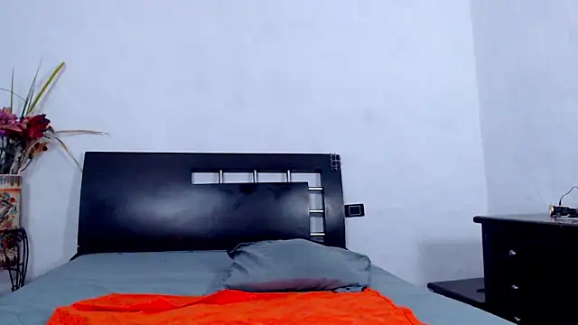 Snapshot of AikoTailor chatting on September 24, 2025, 9:07 pm AikoTailor online show from September 24, 2025, 9:07 pm