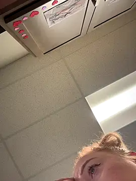 Snapshot of cinnatitties chatting on October 2, 2025, 5:20 pm cinnatitties online show from October 2, 2025, 5:20 pm