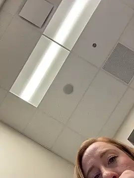 Snapshot of cinnatitties chatting on December 15, 2025, 5:17 pm cinnatitties online show from December 15, 2025, 5:17 pm