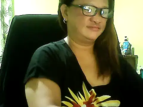 Snapshot of hott_scarlett chatting on March 21, 2025, 8:08 pm hott scarlett online show from March 21, 2025, 8:08 pm