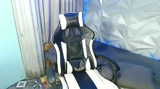 Snapshot of Tswakowako chatting on January 14, 2025, 10:44 pm Tswakowako online show from January 14, 2025, 10:44 pm