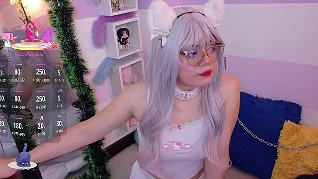 Catwhite  online show from January 7, 2026, 6:32 pm