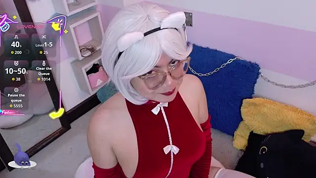 Catwhite  online show from January 16, 2026, 4:44 pm