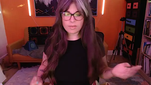 Snapshot of TheLenaAdams chatting on November 4, 2025, 2:49 pm TheLenaAdams online show from November 4, 2025, 2:49 pm