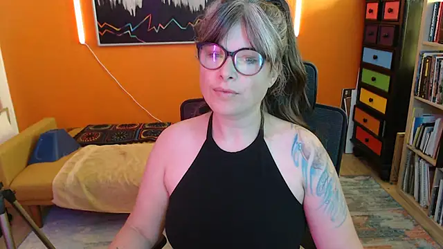 Snapshot of TheLenaAdams chatting on November 11, 2025, 4:51 pm TheLenaAdams online show from November 11, 2025, 4:51 pm