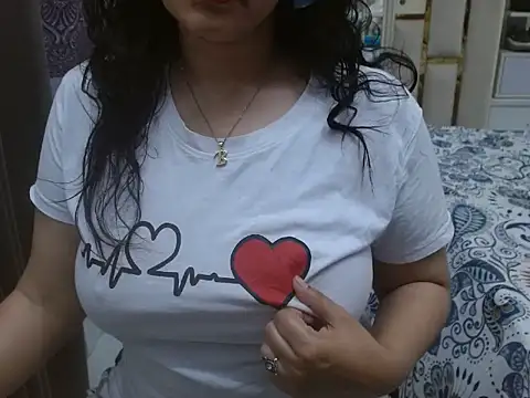 Snapshot of Lovelywife786 chatting on June 21, 2026, 10:51 am Lovelywife786 online show from June 21, 2026, 10:51 am