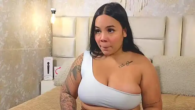 EmilyQueen3x online show from May 15, 2026, 1:51 pm