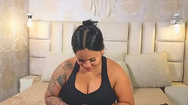 EmilyQueen3x online show from May 21, 2026, 1:40 pm