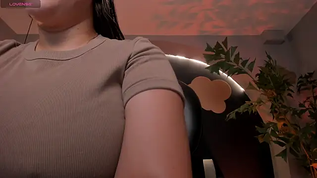 Snapshot of MartinnaBonnet chatting on March 10, 2025, 10:37 am MartinnaBonnet online show from March 10, 2025, 10:37 am