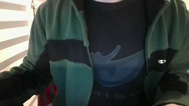 Snapshot of alessexxx24 chatting on January 24, 2025, 11:23 pm alessexxx24 online show from January 24, 2025, 11:23 pm