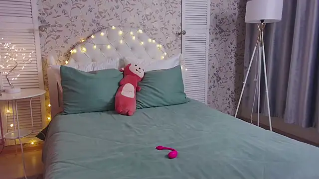 Snapshot of Wendy-Darling chatting on February 14, 2026, 1:35 am Wendy-Darling online show from February 14, 2026, 1:35 am