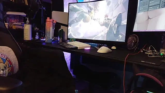 Snapshot of risque_crochet chatting on November 30, 2025, 9:57 am risque crochet online show from November 30, 2025, 9:57 am