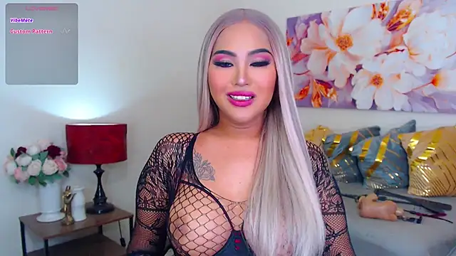 HugeCock Savanna online show from October 26, 2025, 2:39 am