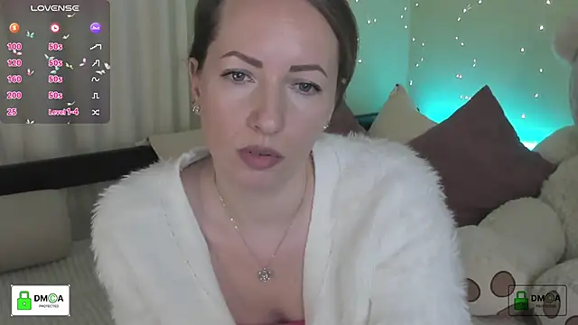 Snapshot of Queenymel chatting on February 14, 2026, 2:58 pm Queenymel online show from February 14, 2026, 2:58 pm