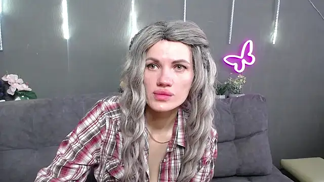 MilaLoona online show from March 26, 2026, 7:47 am