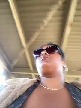 BigFineSelena online show from April 15, 2026, 1:40 pm