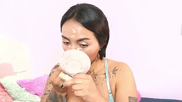 miss soffi  online show from October 29, 2025, 6:53 pm