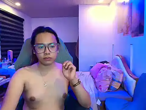 Your PrettyGirlxxx online show from April 14, 2026, 12:55 pm