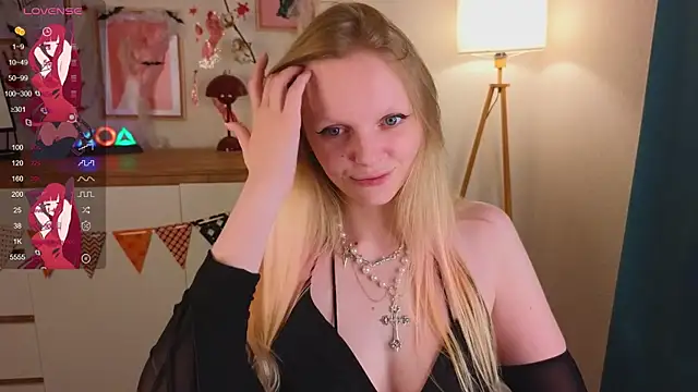 Snapshot of evangel1ne chatting on October 31, 2025, 5:47 pm evangel1ne online show from October 31, 2025, 5:47 pm