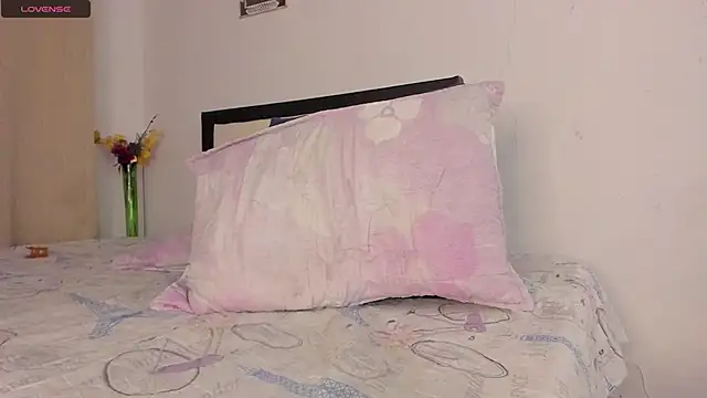 alicia rouusel online show from December 4, 2024, 3:15 am