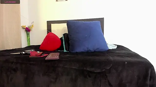 alicia rouusel online show from December 22, 2024, 4:06 am