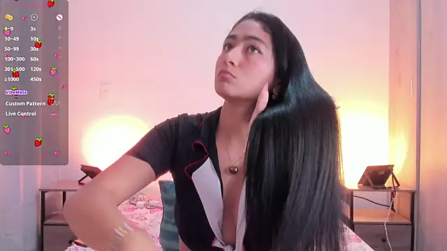 Snapshot of SoffiaRose chatting on February 20, 2025, 9:31 pm SoffiaRose online show from February 20, 2025, 9:31 pm