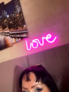 Snapshot of Lolaley2 chatting on October 8, 2025, 7:17 am Lolaley2 online show from October 8, 2025, 7:17 am