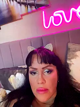 Snapshot of Lolaley2 chatting on November 5, 2025, 9:20 am Lolaley2 online show from November 5, 2025, 9:20 am