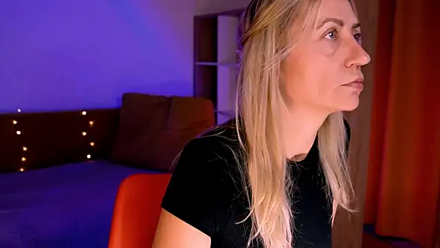 ZoeGrant online show from December 18, 2025, 8:48 pm