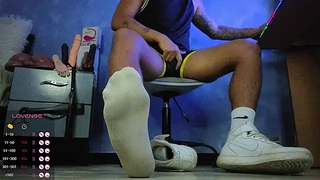 TomLover 12 online show from April 14, 2026, 1:28 pm