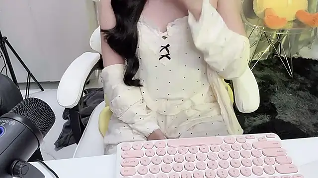 Snapshot of Mya_Lee chatting on January 24, 2025, 10:19 pm Mya Lee online show from January 24, 2025, 10:19 pm