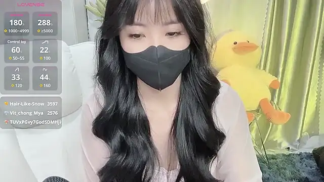 Snapshot of Mya_Lee chatting on February 13, 2025, 10:33 pm Mya Lee online show from February 13, 2025, 10:33 pm