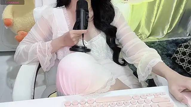 Snapshot of Mya_Lee chatting on February 21, 2025, 7:54 pm Mya Lee online show from February 21, 2025, 7:54 pm