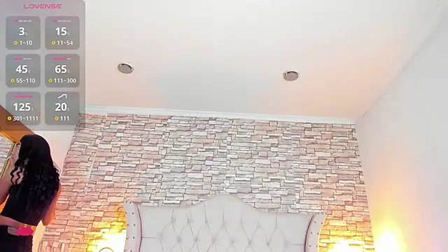 Snapshot of Lucia-sex chatting on January 8, 2025, 8:18 pm Lucia-sex online show from January 8, 2025, 8:18 pm