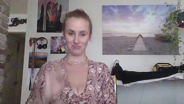 Snapshot of ClumsyLink chatting on October 22, 2025, 9:36 pm ClumsyLink online show from October 22, 2025, 9:36 pm